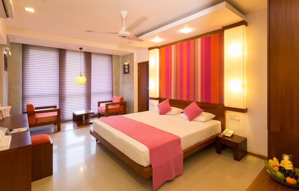 Hotel Topaz Kandy Exterior photo